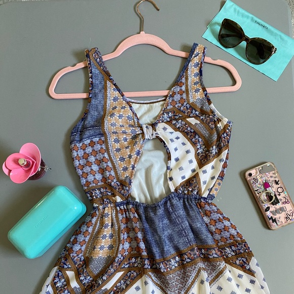 Divided Dress - Picture 3 of 4